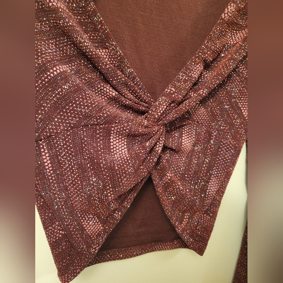 F21:Glittery Crop Top - Picture 3 of 6